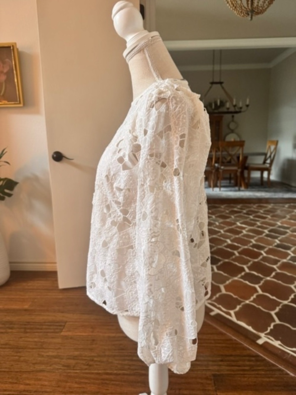 White Cutout Lace Eyelet Butterfly Long Sleeve Blouse Size Small - Picture 3 of 5
